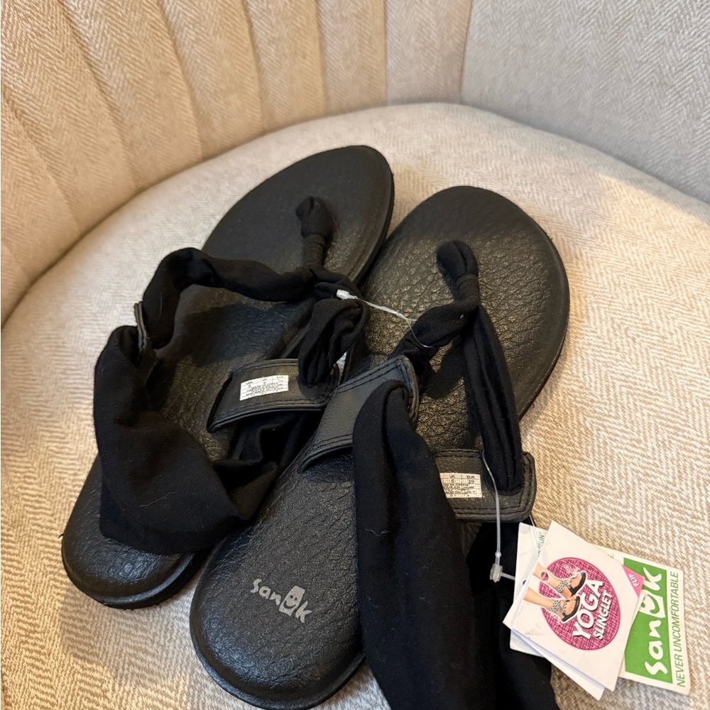NWT Sanuk Black Yoga Slinglet Sandals